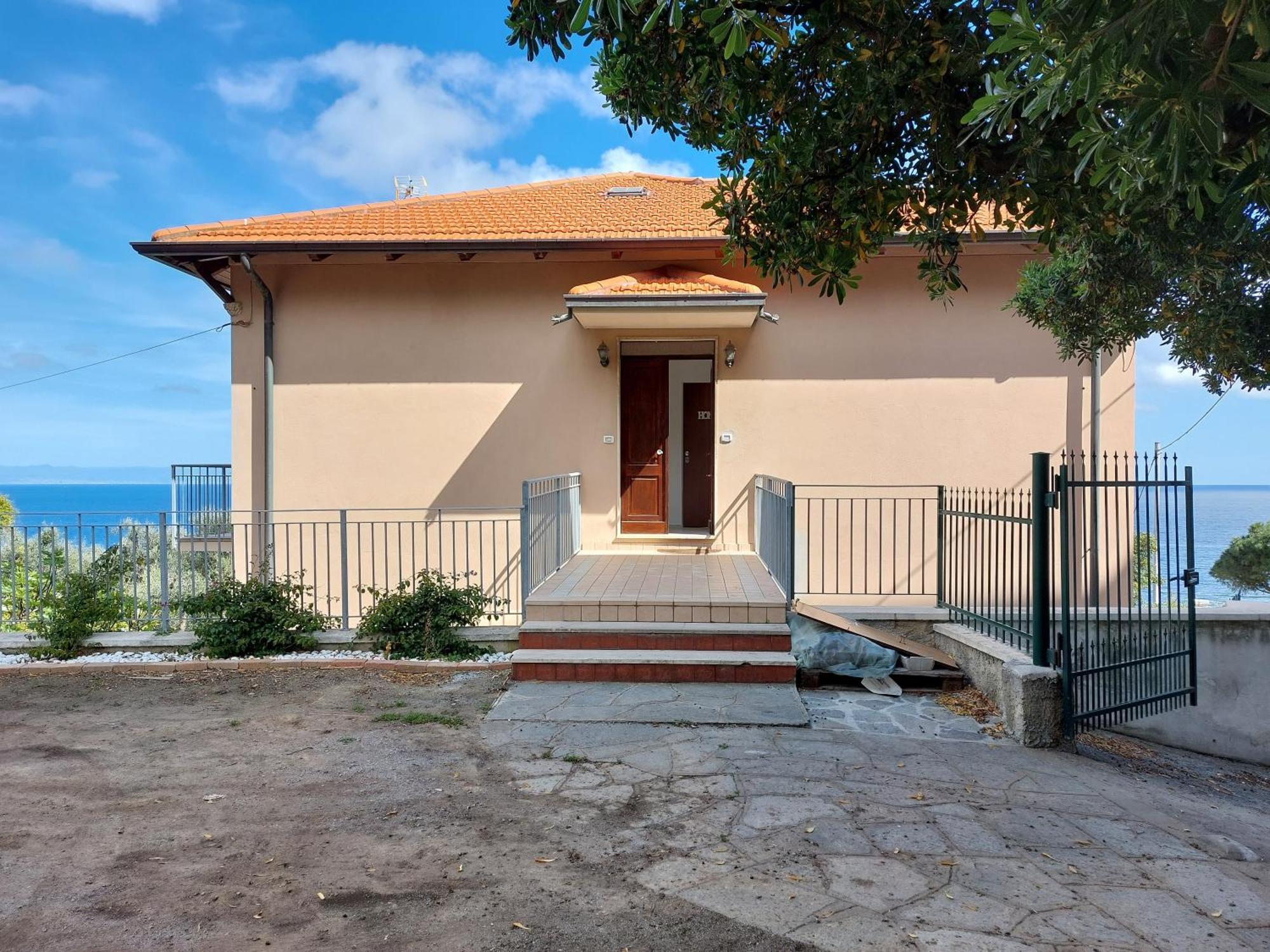 Una Finestra Sul Mare Home 1 Bergeggi Exterior photo